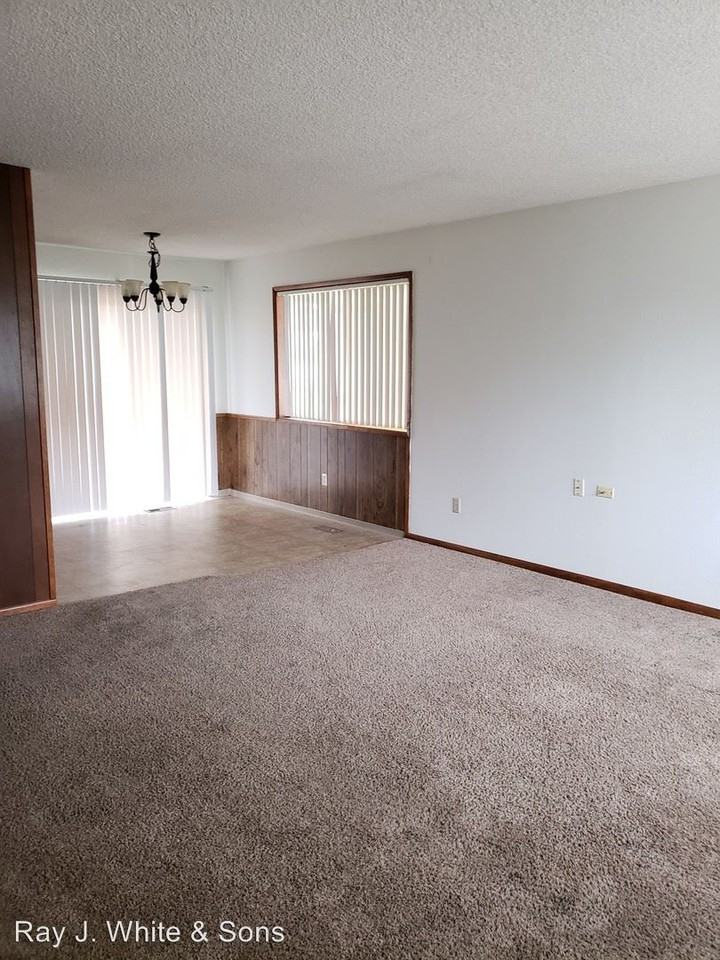 1337-1341 10TH ST - Photo 2 of 7