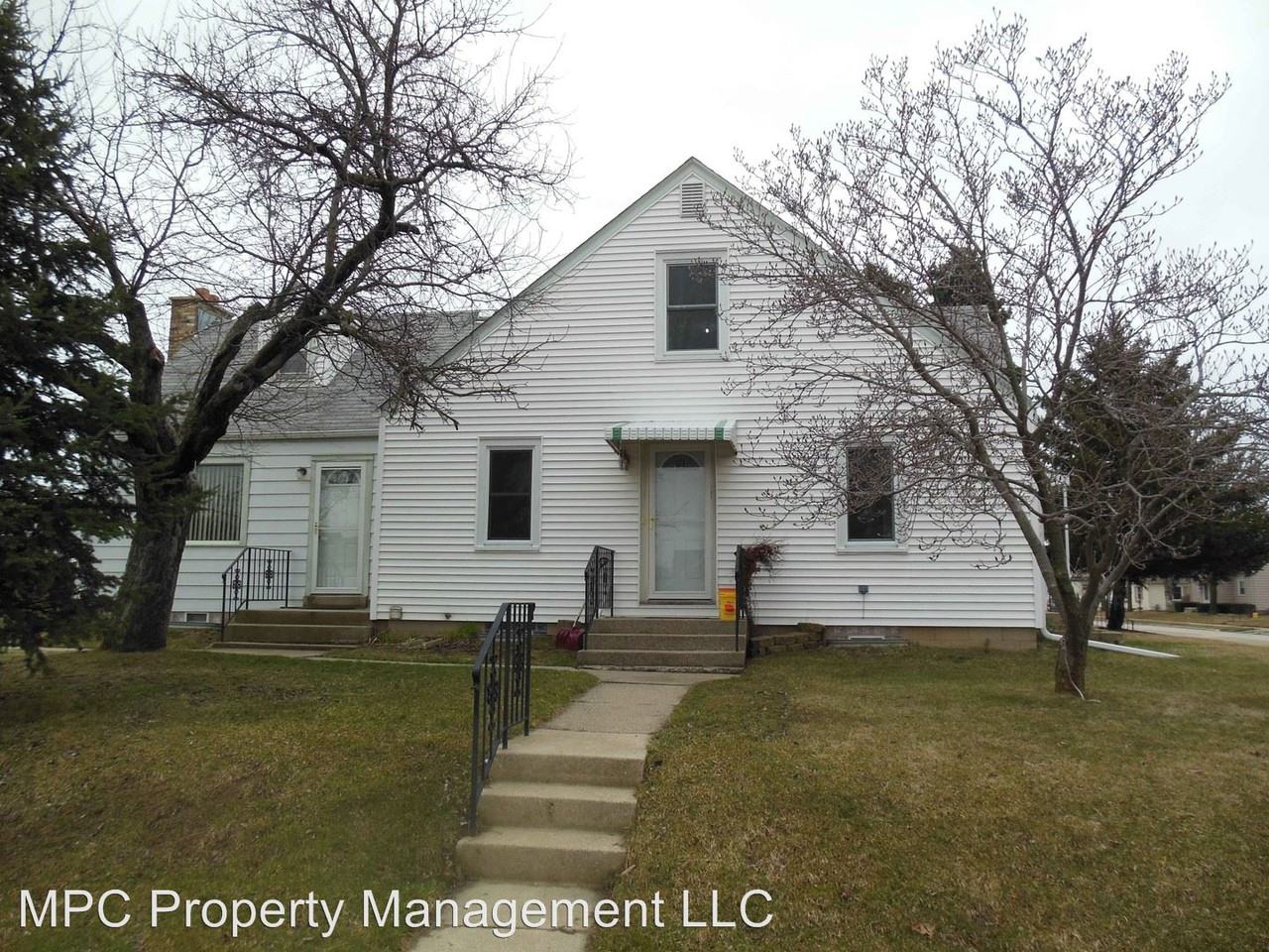328 Menomonee Avenue - Photo 2 of 8