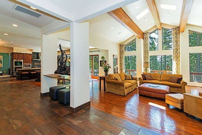 911 Driver Way - Photo 3 of 29