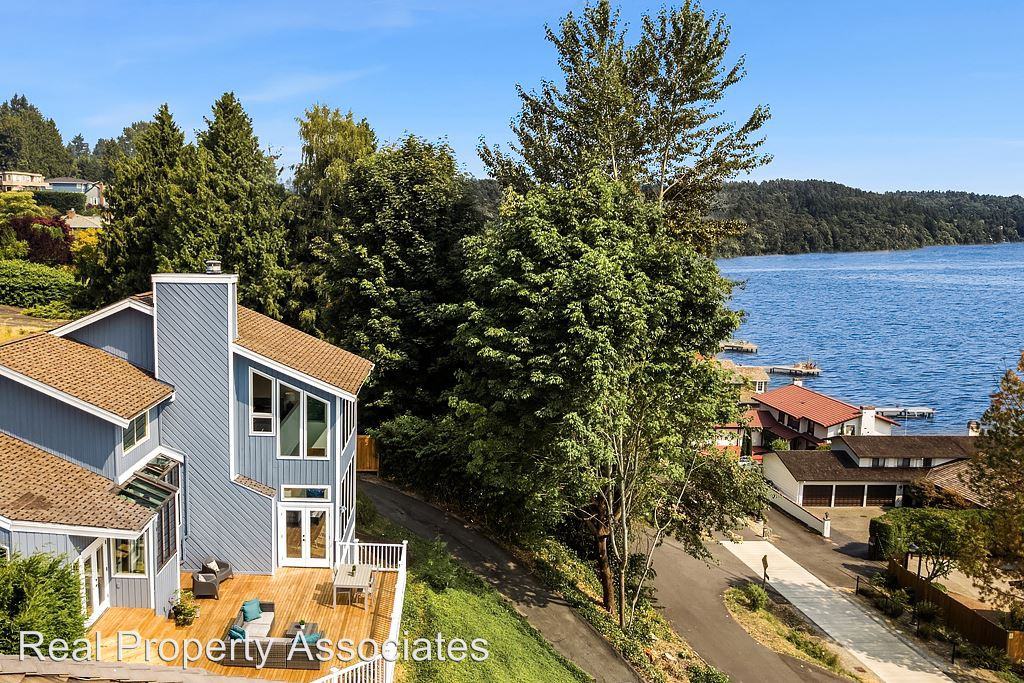 15523 Beach Drive Ne - Photo 3 of 25