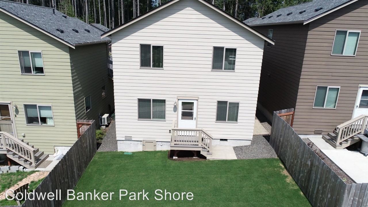 396 Ne Inspiration Street - Photo 2 of 15