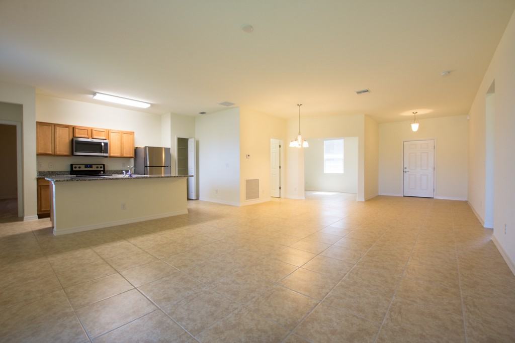 1403 Ne 2nd Pl - Photo 3 of 11