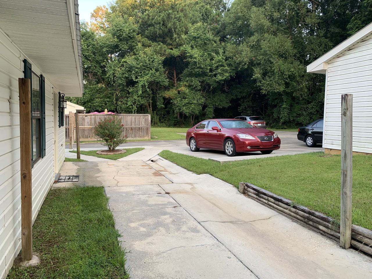 121 Lexington Dr - Photo 3 of 9