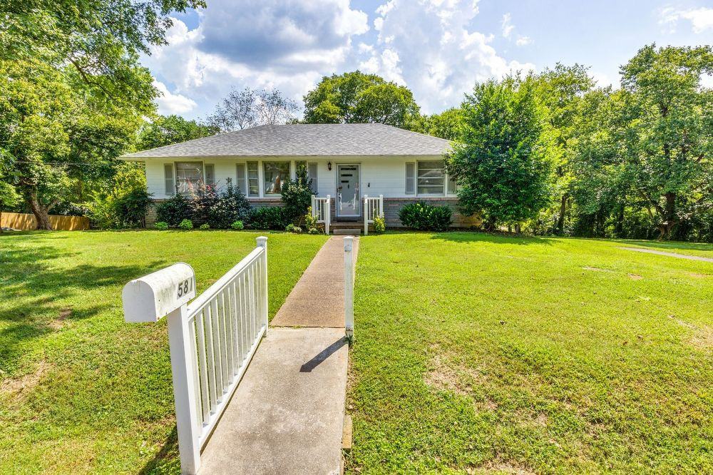 581 Watsonwood Dr - Photo 2 of 25