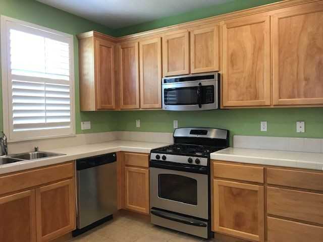 2561 North Village Dr. - Photo 3 of 33