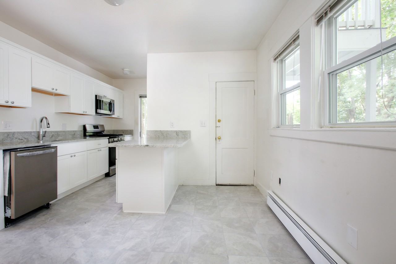 28 Mechanic St. 28 - Photo 2 of 10
