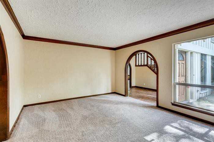 10806 Elmdale Dr - Photo 2 of 17