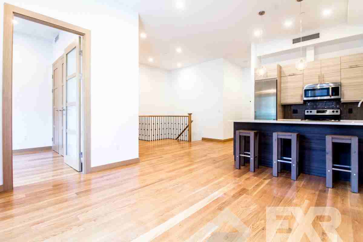 94 Greenpoint Avenue #1R