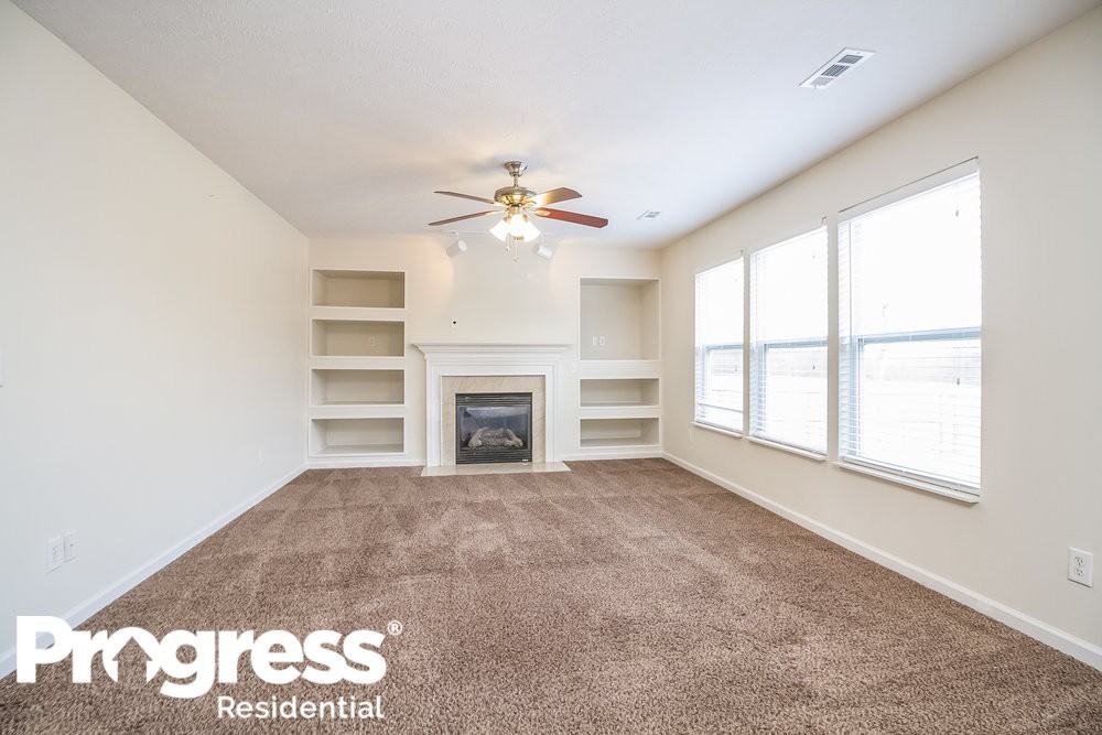 4565 Hawthorn Dr - Photo 2 of 19