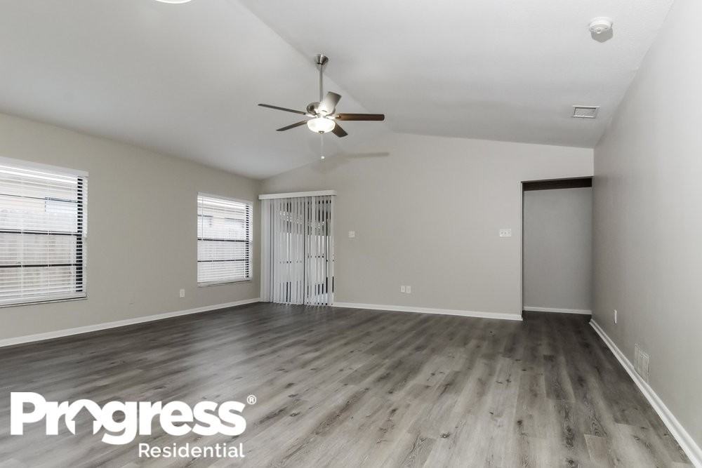 1439 Tiverton Dr - Photo 3 of 15