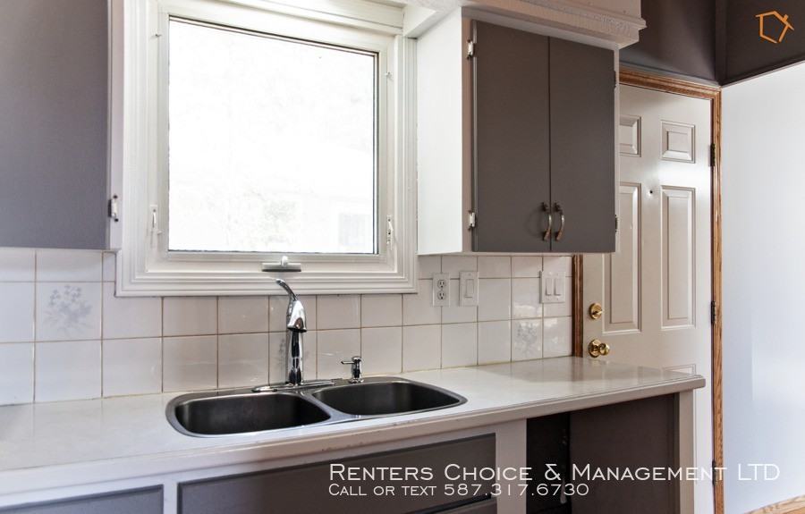 2215 11a Avenue N - Photo 3 of 19