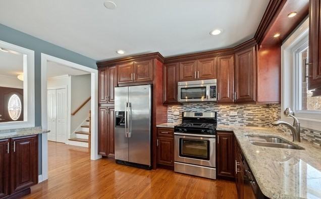 1021 Knollwood - Photo 3 of 22