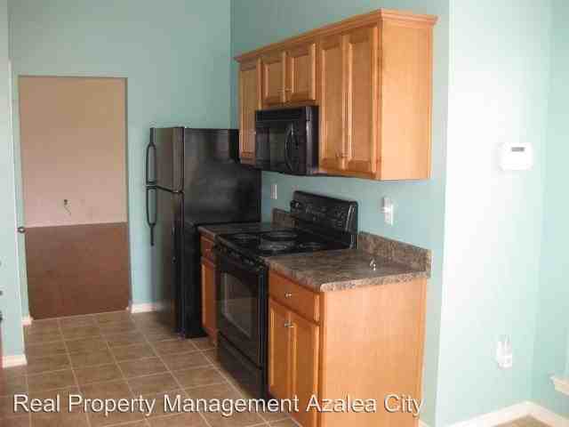 2985 Plantation Dr W - Photo 2 of 18