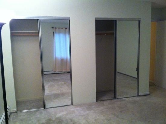 Vernon 2BR Condo-Heat, Hot water & basic cable included in rent - Photo 2 of 4