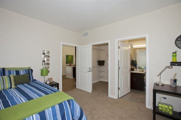 SOLD OUT large room in a 4 bedroom Ramble Apartment close to campus includes $500 AMEX gift card!! - Photo 2 of 4