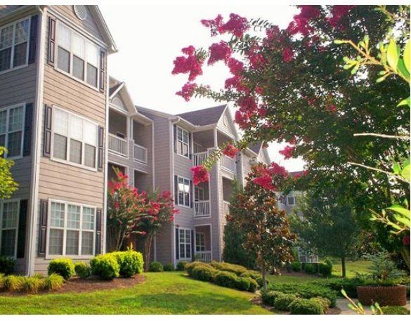 Beautiful 2bdrm/2bath apartment near Southpoint Mall - Photo 3 of 4