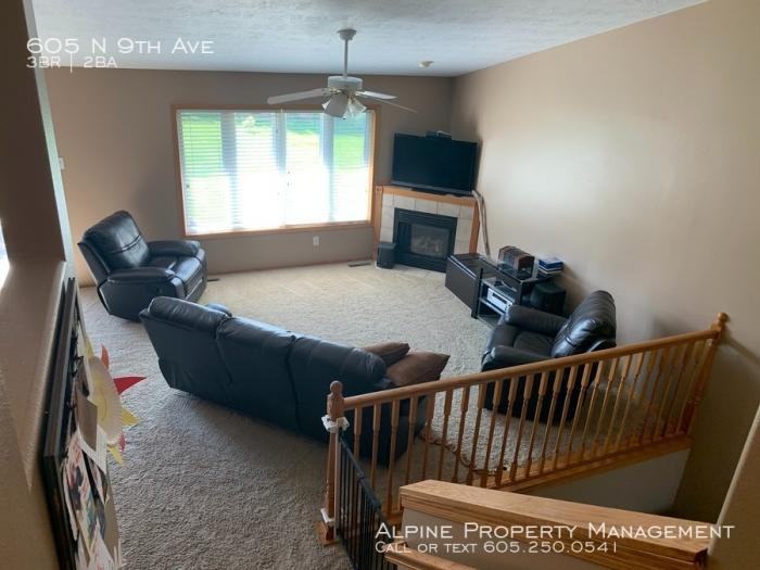 605 N 9th Ave - Photo 3 of 23