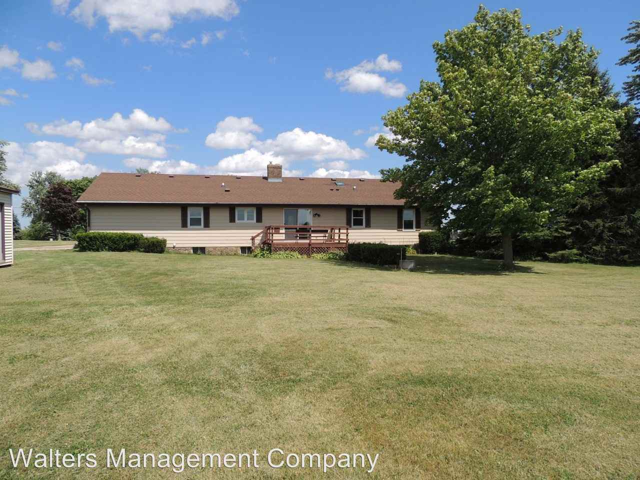 W260N6011 W260 N6011 Mary Hill Road - Photo 2 of 16