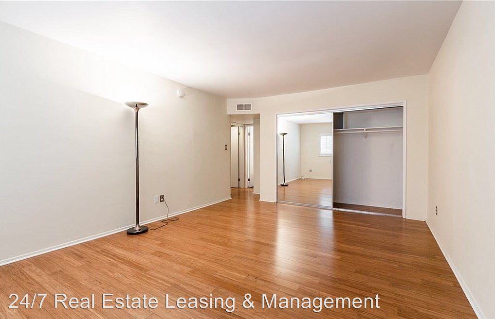 1045 N Kings Rd #106 - Photo 3 of 29