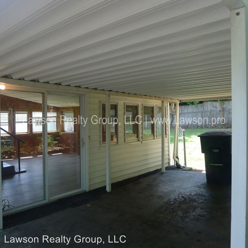 2826 Luray St Ne - Photo 3 of 32