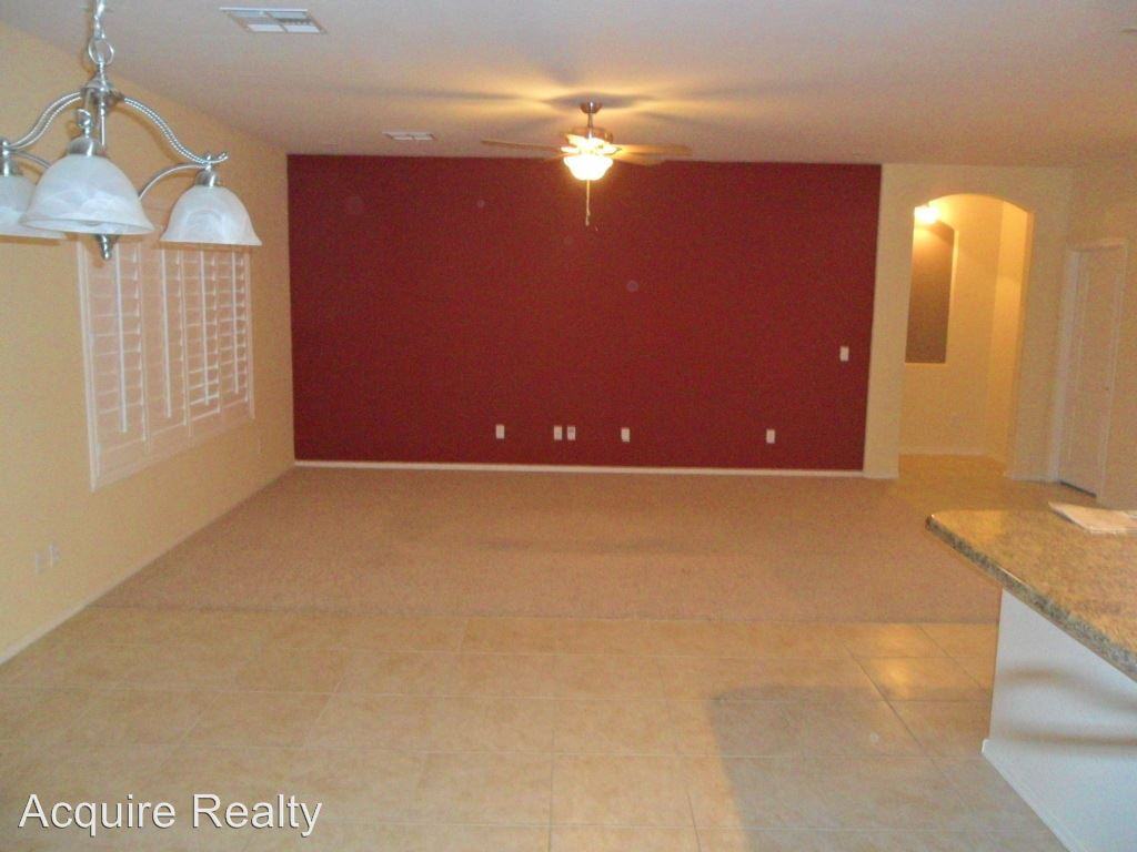 16355 W Canterbury Dr - Photo 2 of 8
