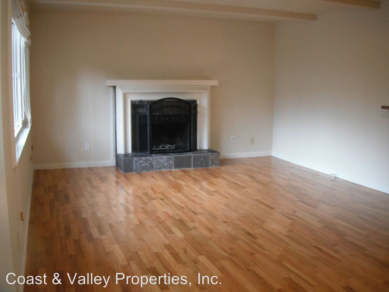 205 Soledad Drive - Photo 3 of 12