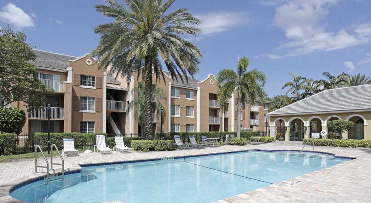 11100 SW 6th St - Photo 2 of 4