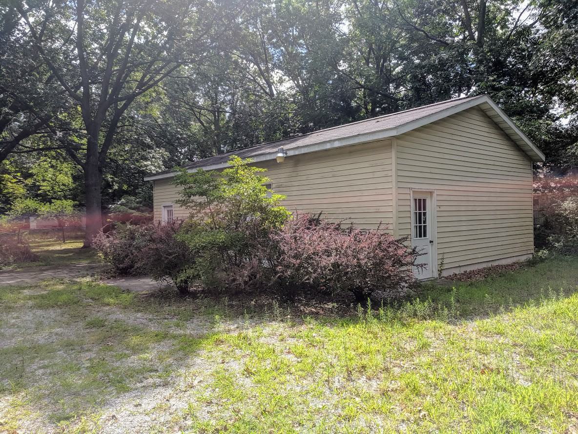 1121 Vick Rd - Photo 3 of 12