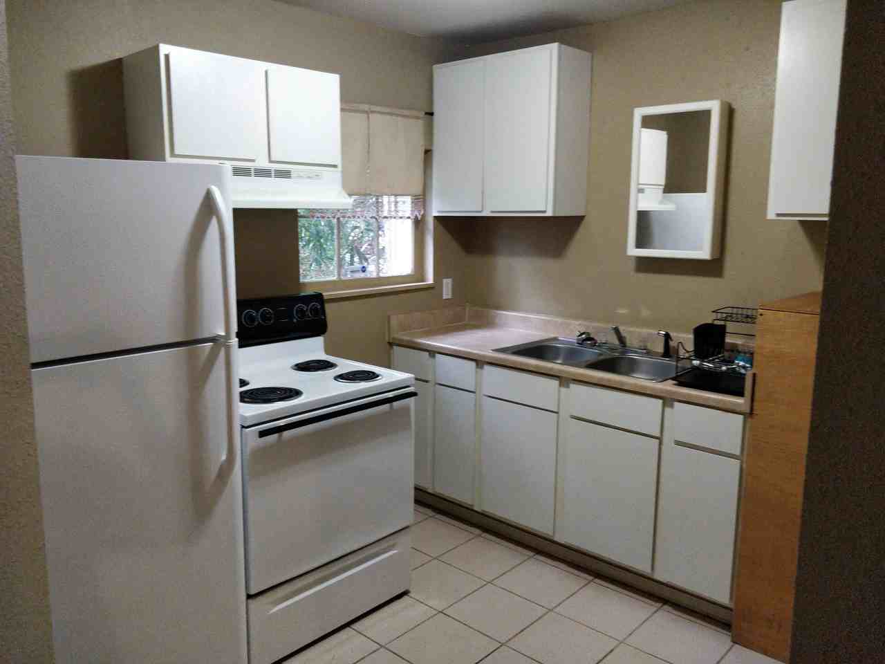 222 1/2 W Shawnee St - Photo 3 of 6