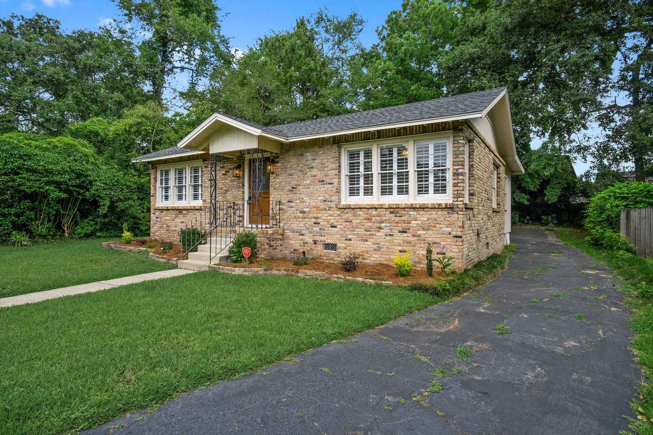3258 Zimlich Ave - Photo 2 of 33