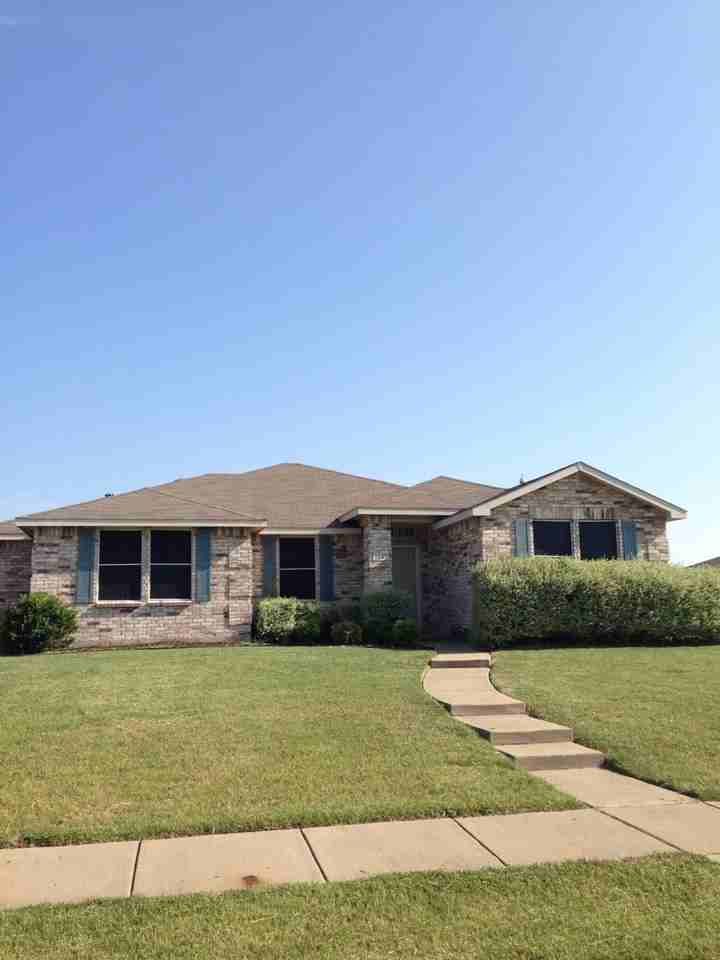 1045 Badger Run - Photo 2 of 15