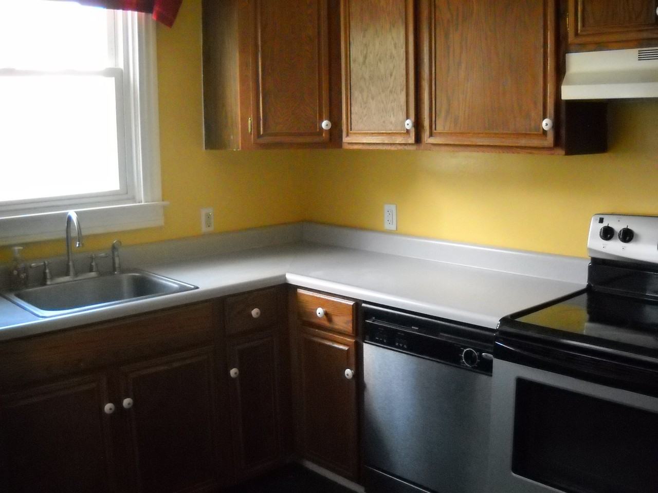 2443 Grant St - Photo 3 of 11