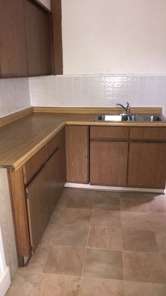 1206 Pine Street - Lower - Photo 2 of 11