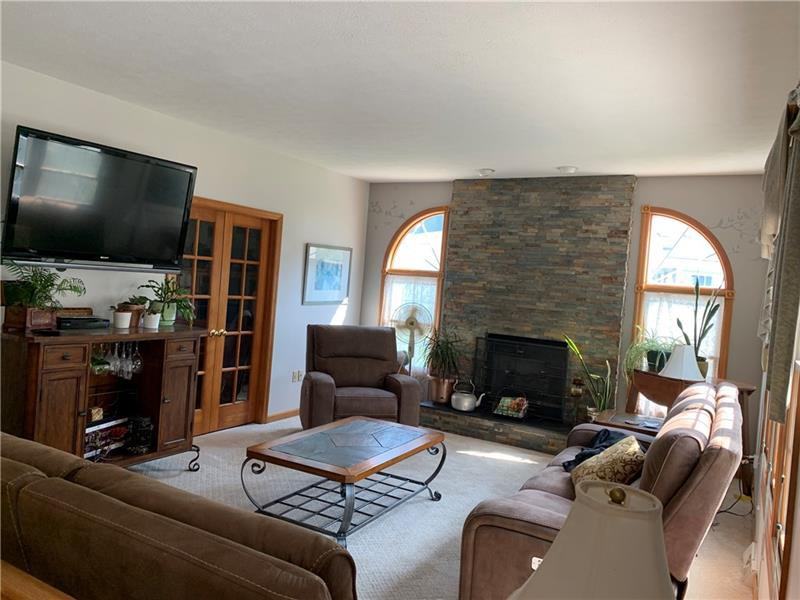 721 Lindenwood Dr - Photo 3 of 19