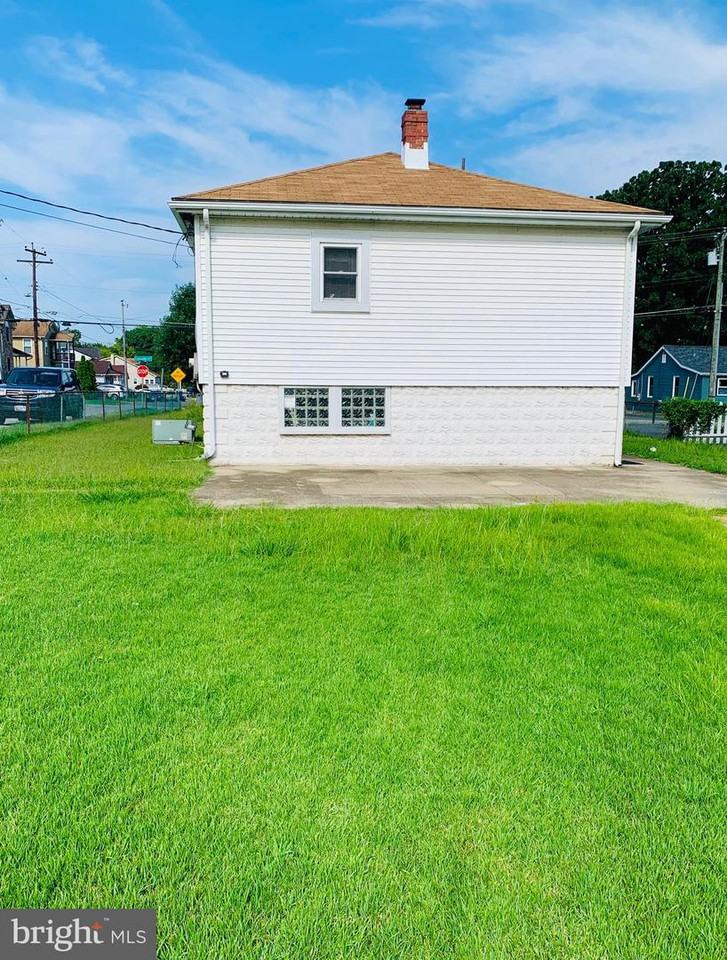 2201 Lincoln Avenue - Photo 3 of 19