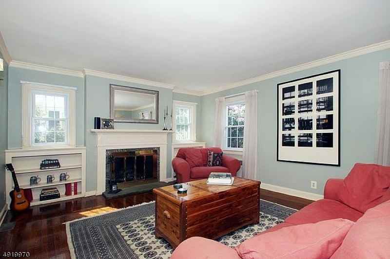 40 Elmwood Pl - Photo 2 of 24