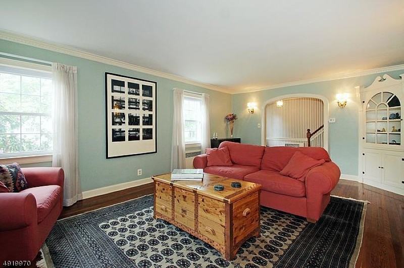 40 Elmwood Pl - Photo 3 of 24