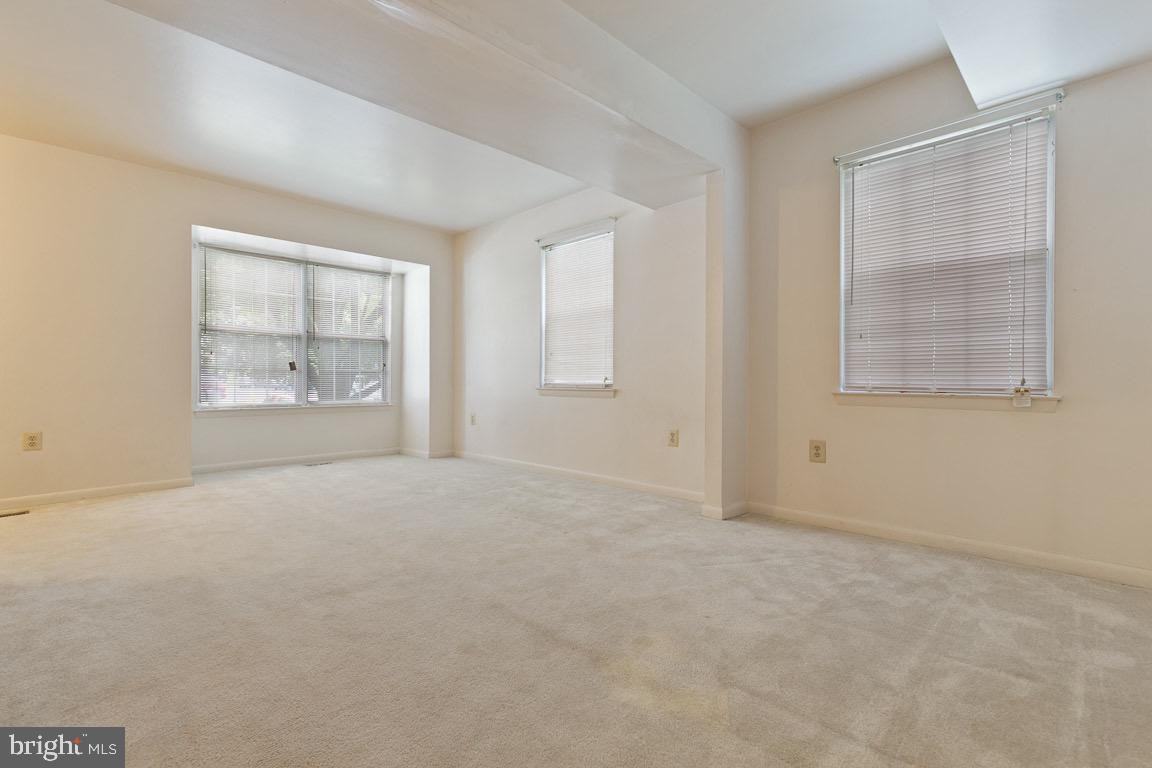 14032 Golden Court - Photo 3 of 32