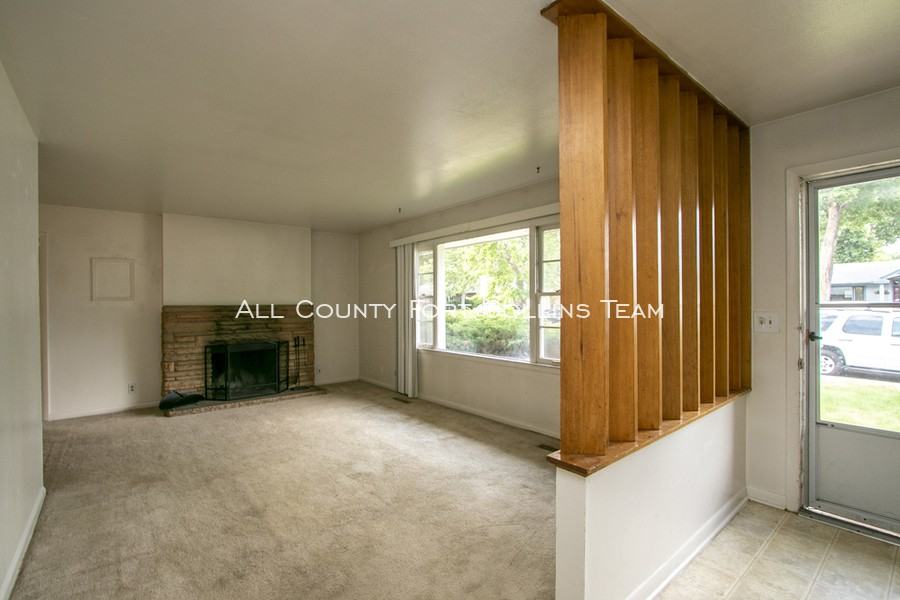 615 Juniper Ln - Photo 3 of 16