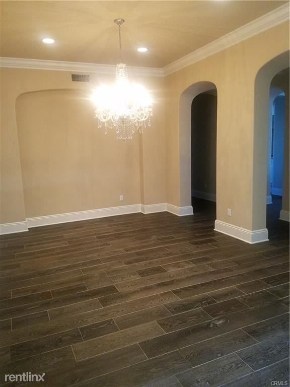 1328 Acorn Pl - Photo 2 of 10