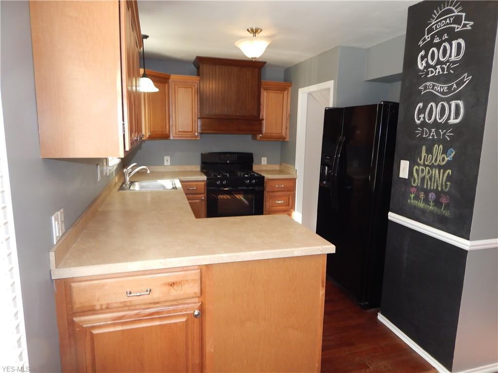 390 Oakmoor Rd. - Photo 2 of 23