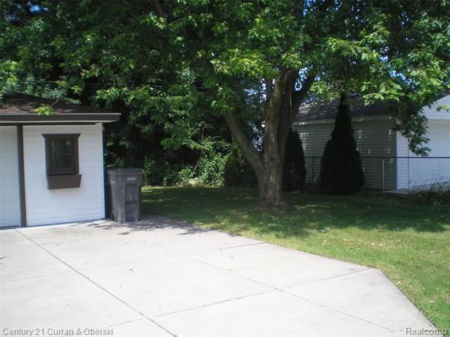 2828 Geneva St - Photo 3 of 14