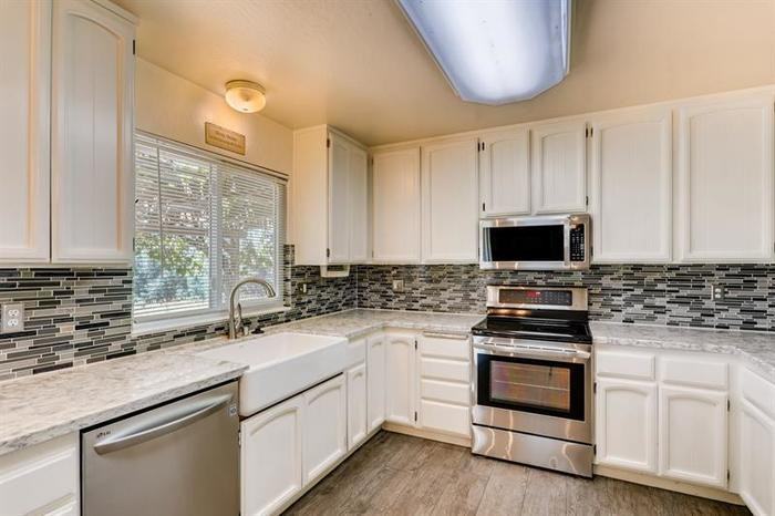 4671 Holly Drive - Photo 3 of 10