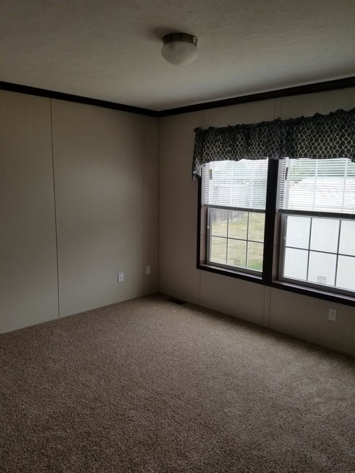 265 Crestwood Ct. E. - Photo 3 of 20