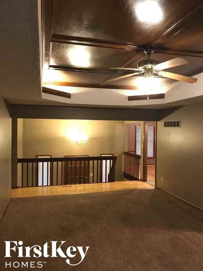 1322 Southeast 6th Street - Photo 3 of 19