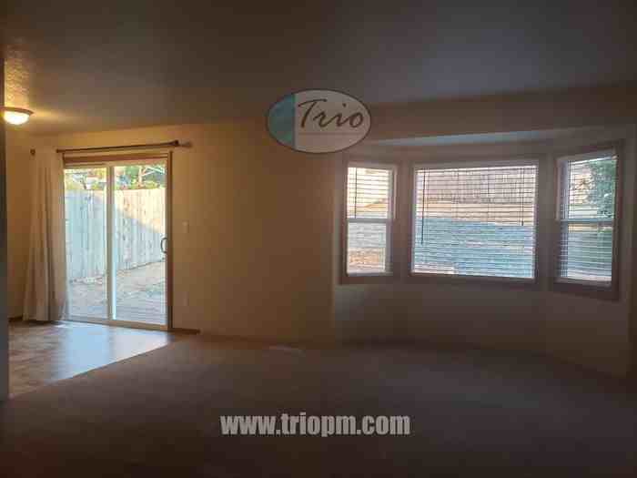 745 Kings Row - Photo 2 of 8