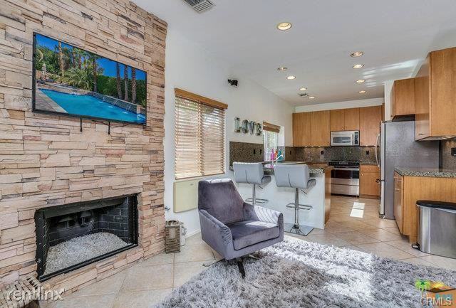 644 E Lily St - Photo 3 of 10