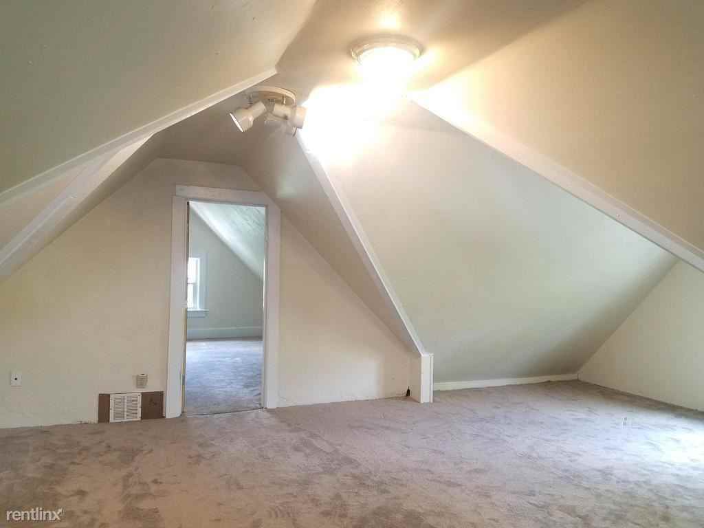 1900 N Oakland Avenue - Photo 3 of 19