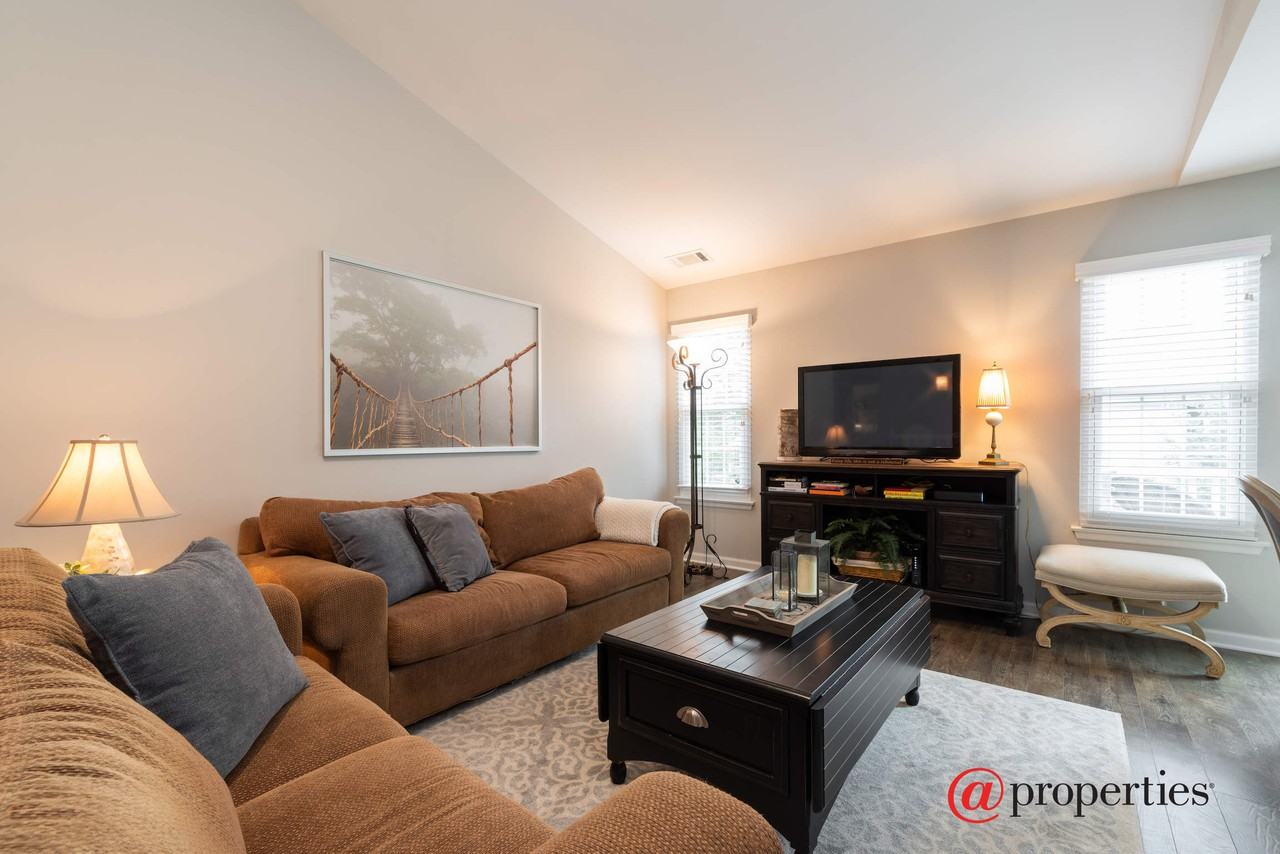 1233 S Wellington - Photo 2 of 9
