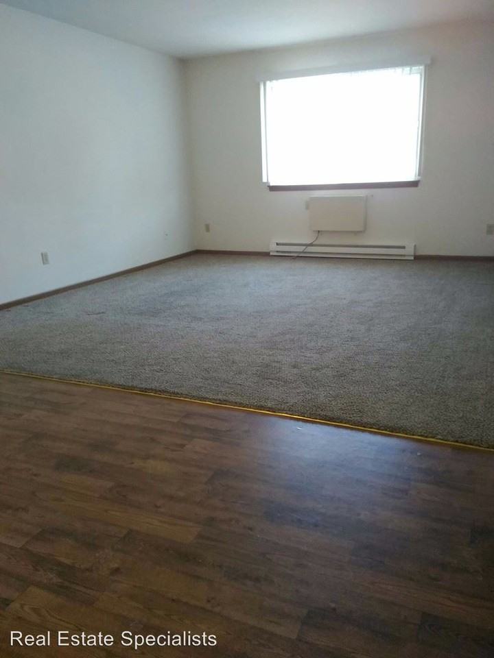 1022 Westport Drive - Photo 2 of 10